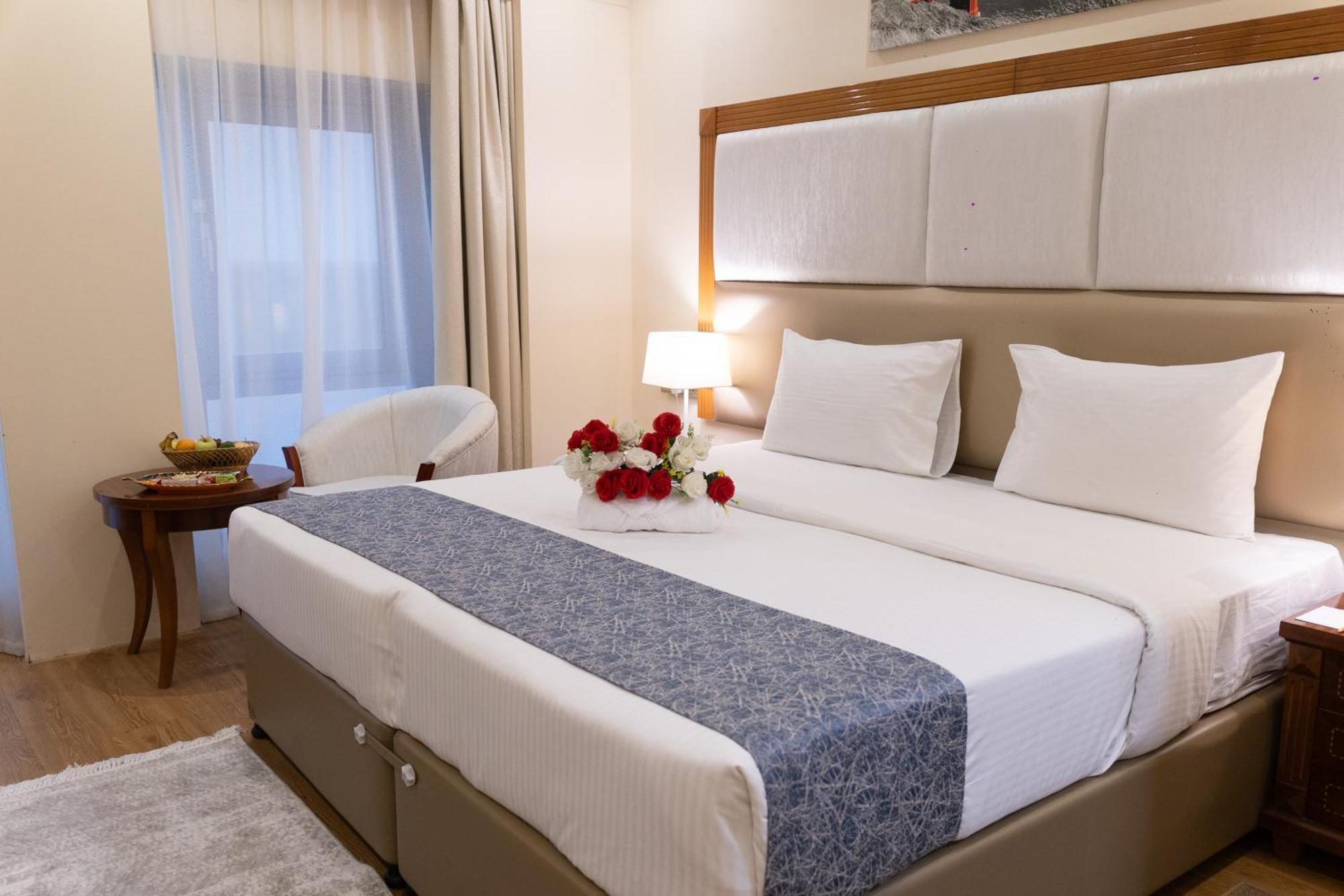 Vendome Plaza Hotel Dubai Exterior photo